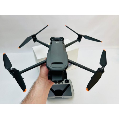 Квадрокоптер DJI Mavic 3 Pro в Казани с пультом DJI RC